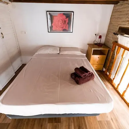 Shiny Alamos Super Family Apartment